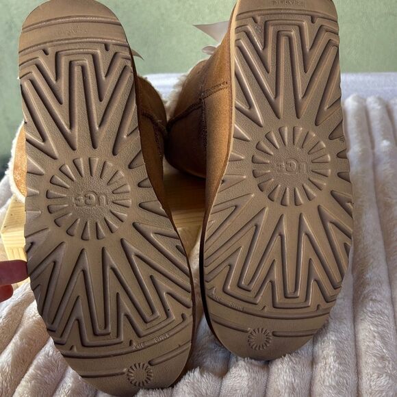 UGG Mini Bailey Bow Glimmer - Great Condition Size 10 - Picture 5 of 9